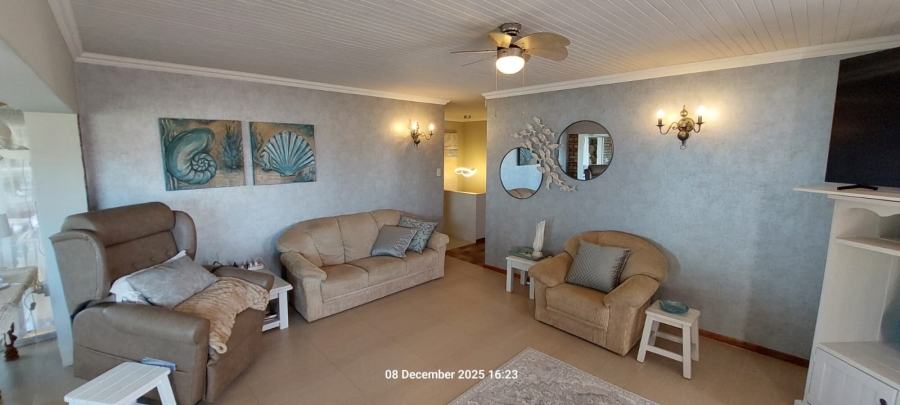 6 Bedroom Property for Sale in Wavecrest Eastern Cape
